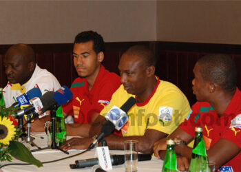 Pendant la conférence de presse