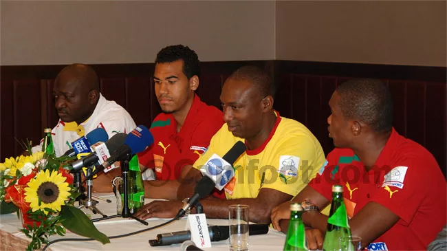 Pendant la conférence de presse