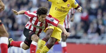 Angleterre: Alex Song vire au rouge, Bassong au banc