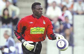 Kameni se rassure, Emana en leader