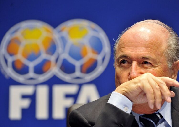 FIFA: Deux membres suspendus