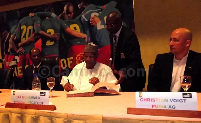Signature du contrat Puma et la Fecafoot