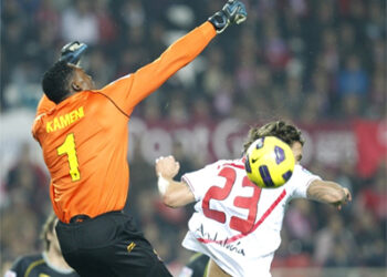 Kameni impérial face à Séville