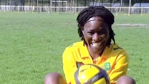 Une footballeuse camerounaise sans papiers accuse son club d' »esclavagisme moderne »