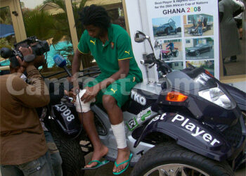 Arsenal star Alex Song reprimanded by police