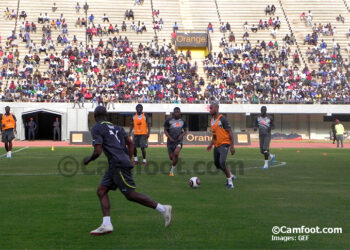 Dakar: le délestage, un adversaire commun