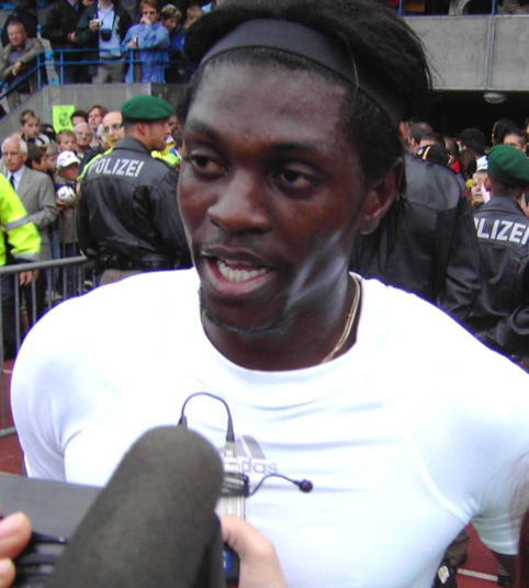 Adébayor traîne son frère au tribunal