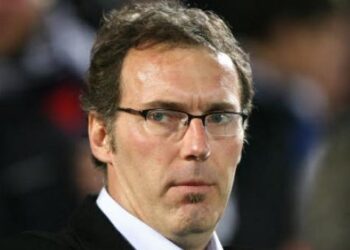 Arabes et Blacks, dégagez de nos stades !