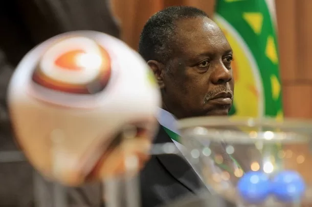 Issa Hayatou accusé de corruption