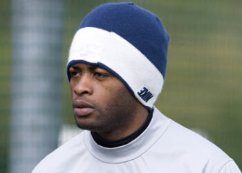 Alex Song boxeur ?