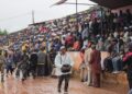 Une foule nombreuse malgré la pluie