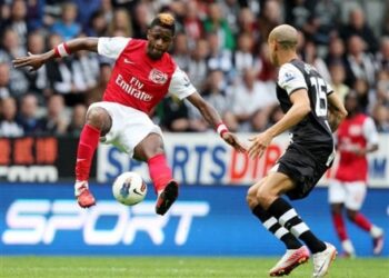 Alex Song se prend trois matchs de suspension