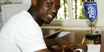 Transfert: Eto&rsquo;o signe en Autriche