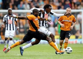 Angleterre: La queue dans les jambes