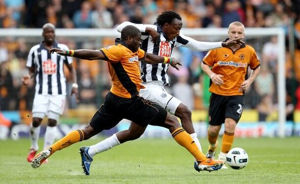 Angleterre: La queue dans les jambes