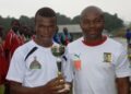 Trophée de meilleur joueur remis par Richard Towa, coach national des cadets