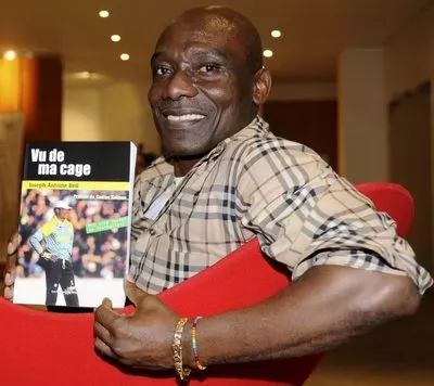 Joseph-Antoine Bell se livre…