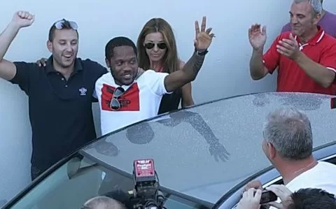 Athènes: l’arrivée de Makoun en vidéo