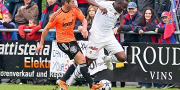 Zoua buteur, Bâle en huitième