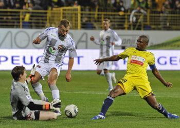 Eto&rsquo;o marque, Anzhi perd à domicile