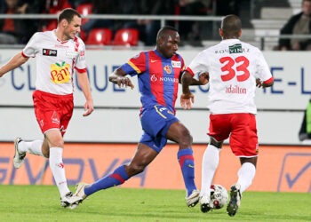 Zoua marque, Bâle prend la tête