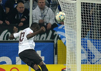 Le but de Dorge Kouemaha face à Schalke 04