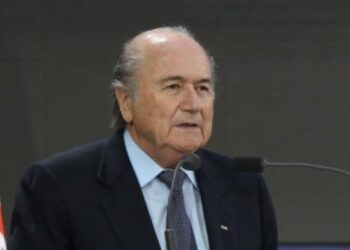 Racisme: Blatter s&rsquo;excuse mais reste à la Fifa