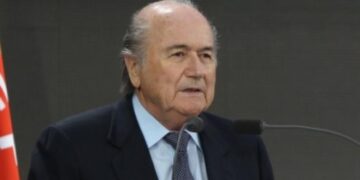 Racisme: Blatter s&rsquo;excuse mais reste à la Fifa
