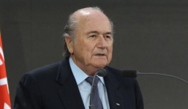 Racisme: Blatter s&rsquo;excuse mais reste à la Fifa