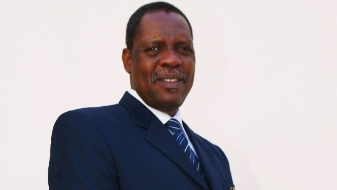 Mis en cause, Hayatou réplique
