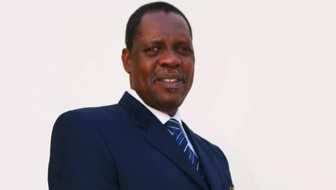 Mis en cause, Hayatou réplique