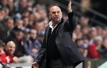 Antonetti crie-t-il trop fort ?