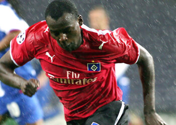 Karlsruhe : Atouba en approche