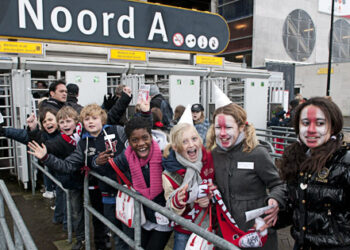 Ajax : Enoh perd devant les enfants