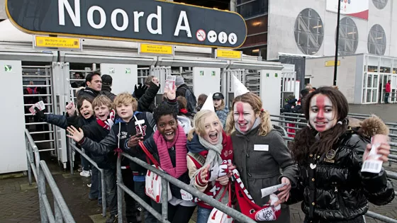 Ajax : Enoh perd devant les enfants