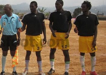 Aigle et son accoutrement archaïque