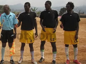 Aigle et son accoutrement archaïque