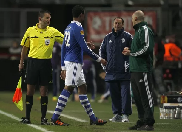 Matip voit rouge, Makoun prend l’avantage