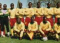 La sélection de 1994 : On peut reconnaître Augustine SIMO (3e), Geremi NJITAP (7e) Joseph-Marie TCHANGO (cap) et Nicolas ALNOUDJI (accroupi avec le fanion)
