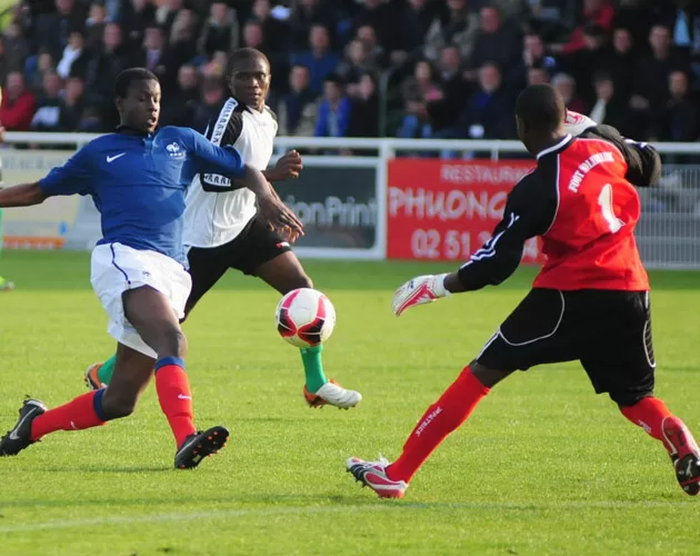 La France gagne avec deux camerounais