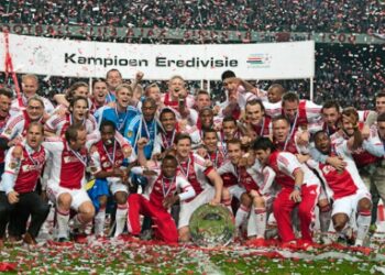 Pays-Bas:Enoh champion,  Overtoom buteur