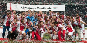 Pays-Bas:Enoh champion,  Overtoom buteur