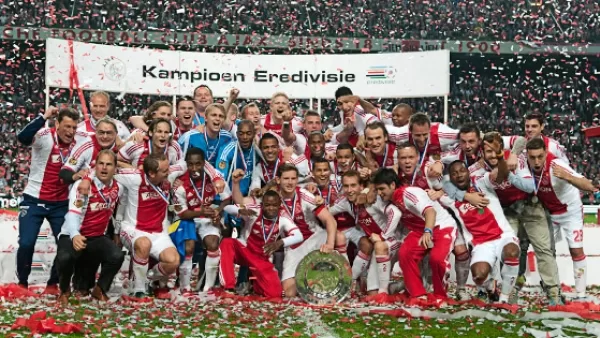 Pays-Bas:Enoh champion, Overtoom buteur