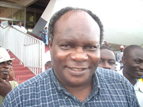 DTN : Akono et Manga se déchirent