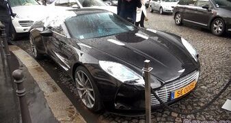 Potin de Star: La Aston Martin de Eto&rsquo;o en panne à Paris