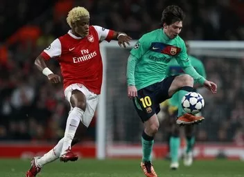 Alex Song officiellement au Barça