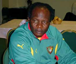 Lavagne est limogé. Akono au secours