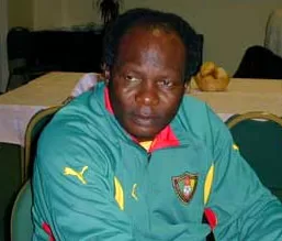 Lavagne est limogé. Akono au secours