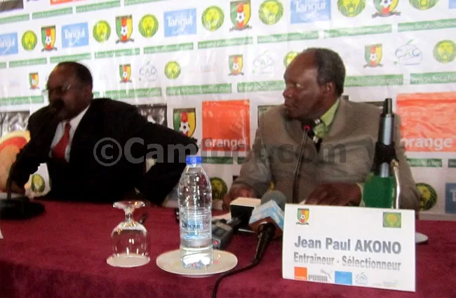 Iya souhaite une bonne chance à Akono