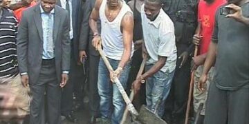 Inédit: Eto&rsquo;o fils en éboueur à New Bell